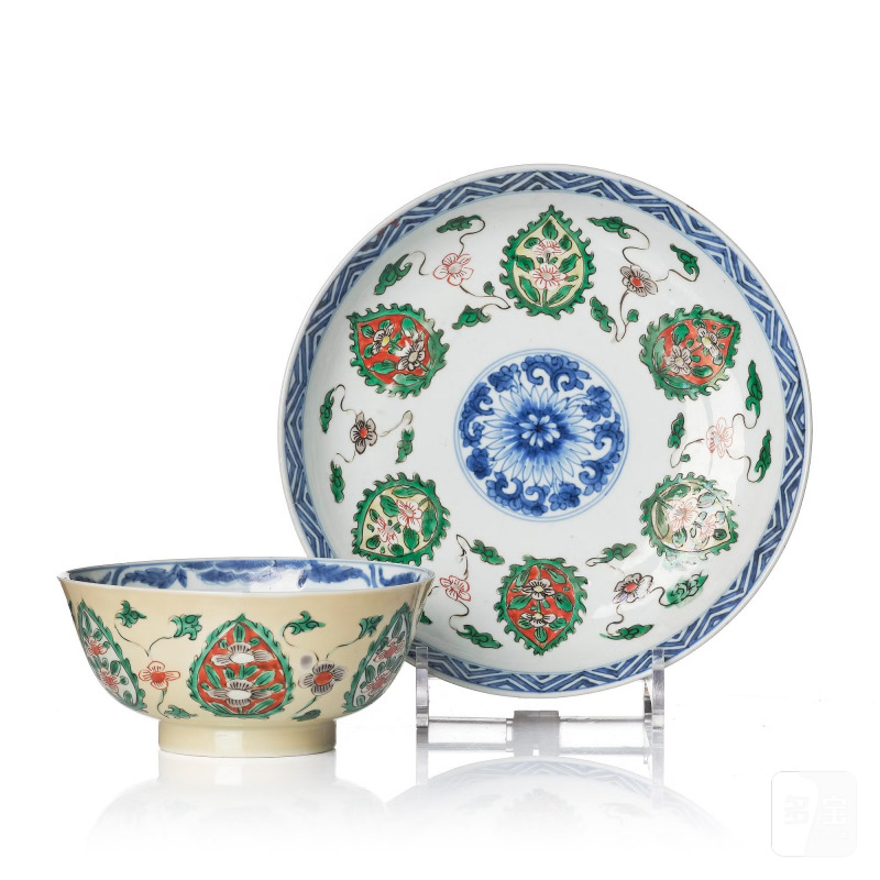 A famille verte bowl and a dish,